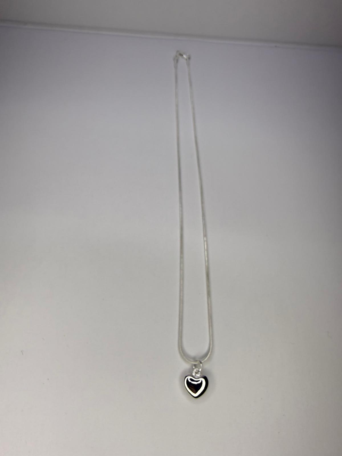 Collar Kiss
